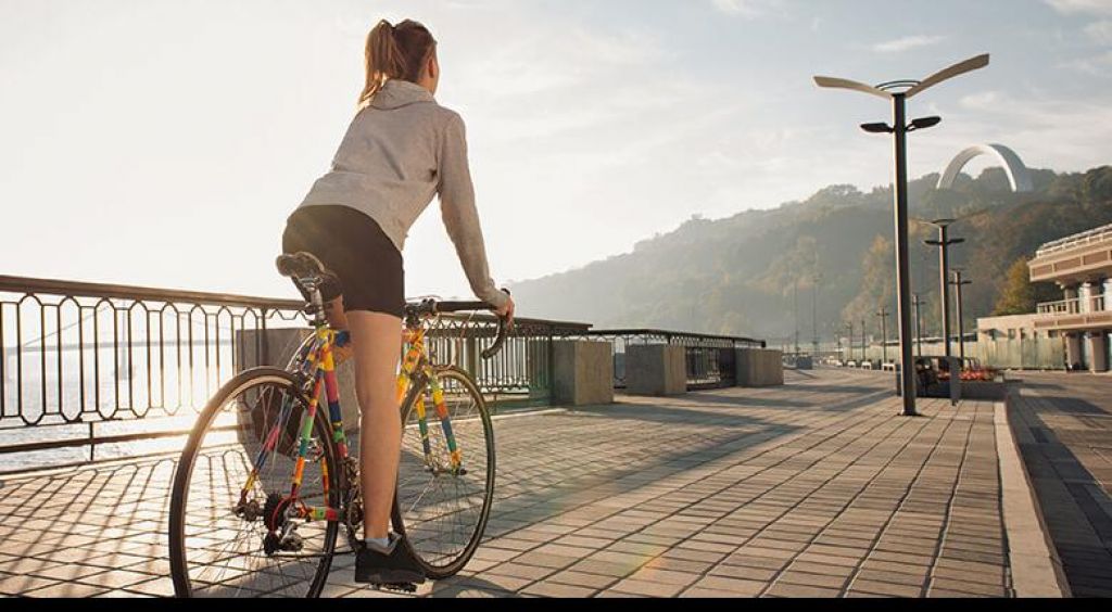 Девушка без трусиков на велосипеде 16 фото эротики
