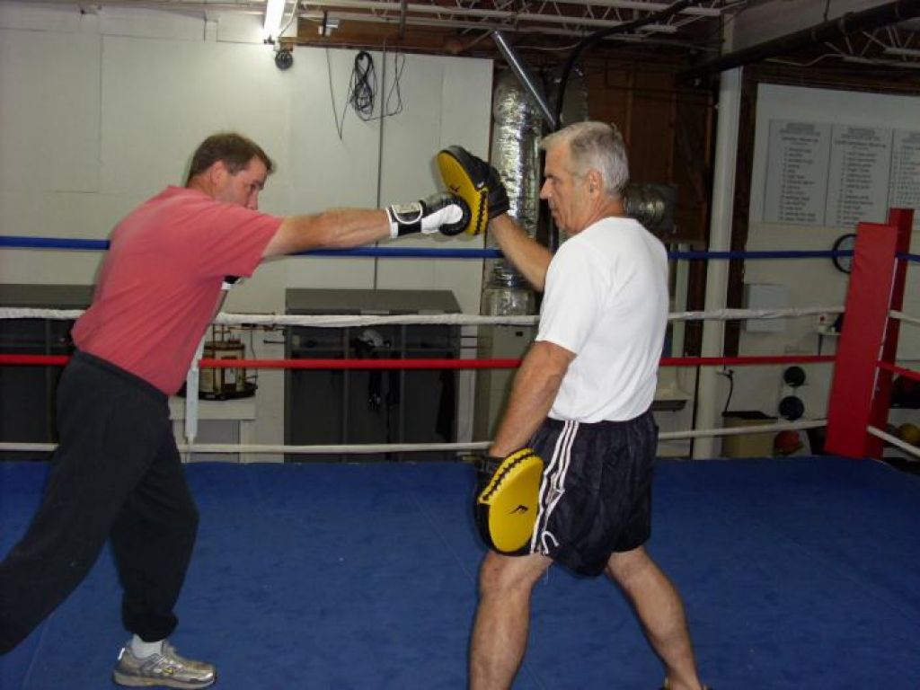Для тренировки боксеров используют. Тренировка боксера. Упражнения для боксеров. Подготовительные упражнения для бокса. Силовая тренировка в боксе.