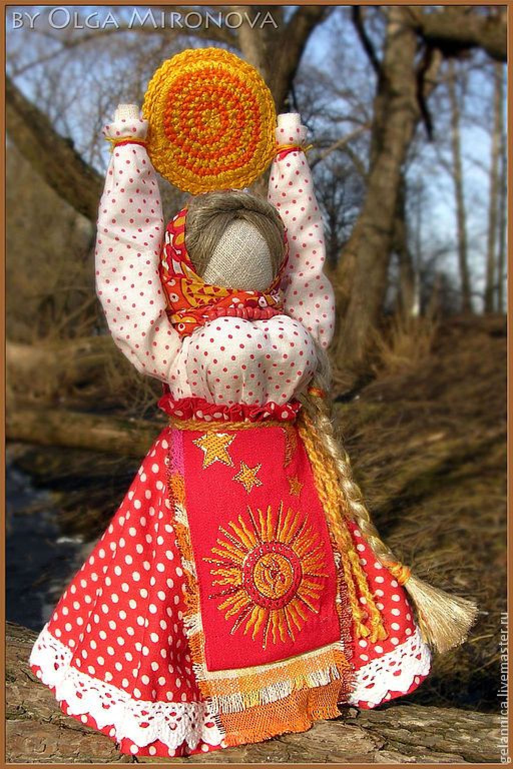 Куколка масленица из ткани. Тряпичная кукла Масленица. Традиционная народная кукла Масленица. Обрядовая тряпичная кукла Масленица. Кукла мотанка Масленица.