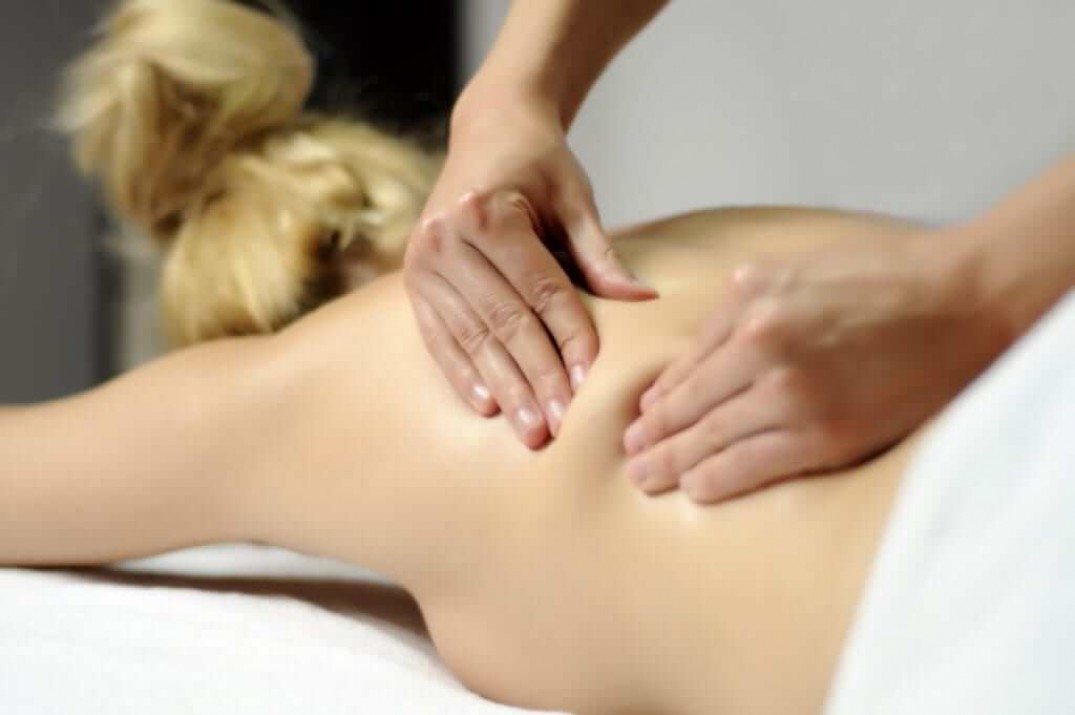 Техники расслабляющего массажа спины