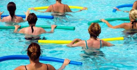 Упражнения в бассейне для похудения талии
