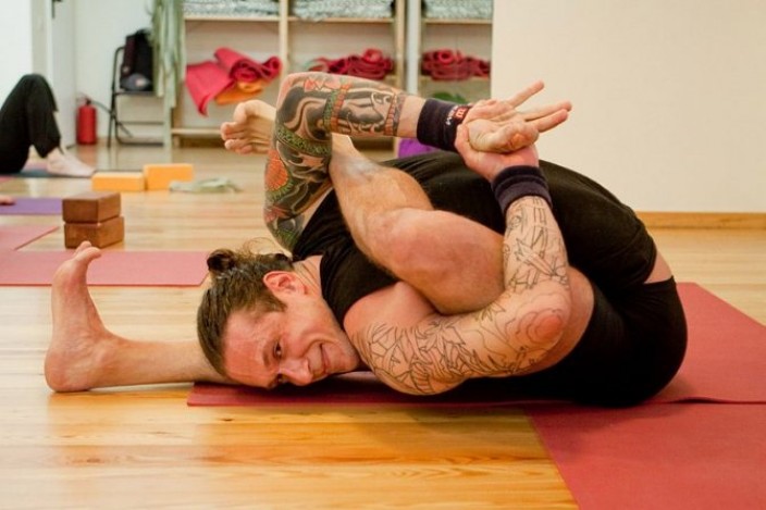 Каким должен быть тренер по йоге?