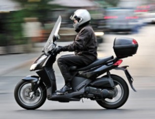 Нужен ли полис ОСАГО для управления скутером или мопедом?