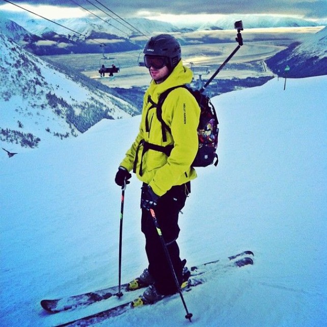 Какие аксессуары GoPro можно использовать для катания на лыжах?