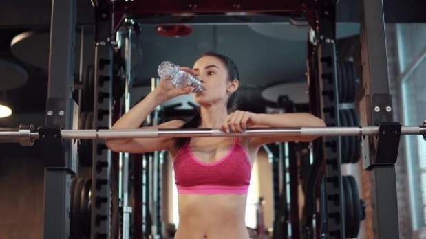 Можно ли пить воду перед тренировкой?
