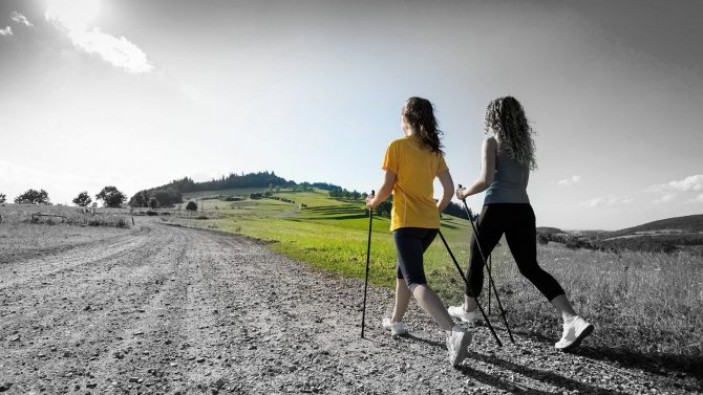Как эффективно похудеть с помощью скандинавской ходьбы