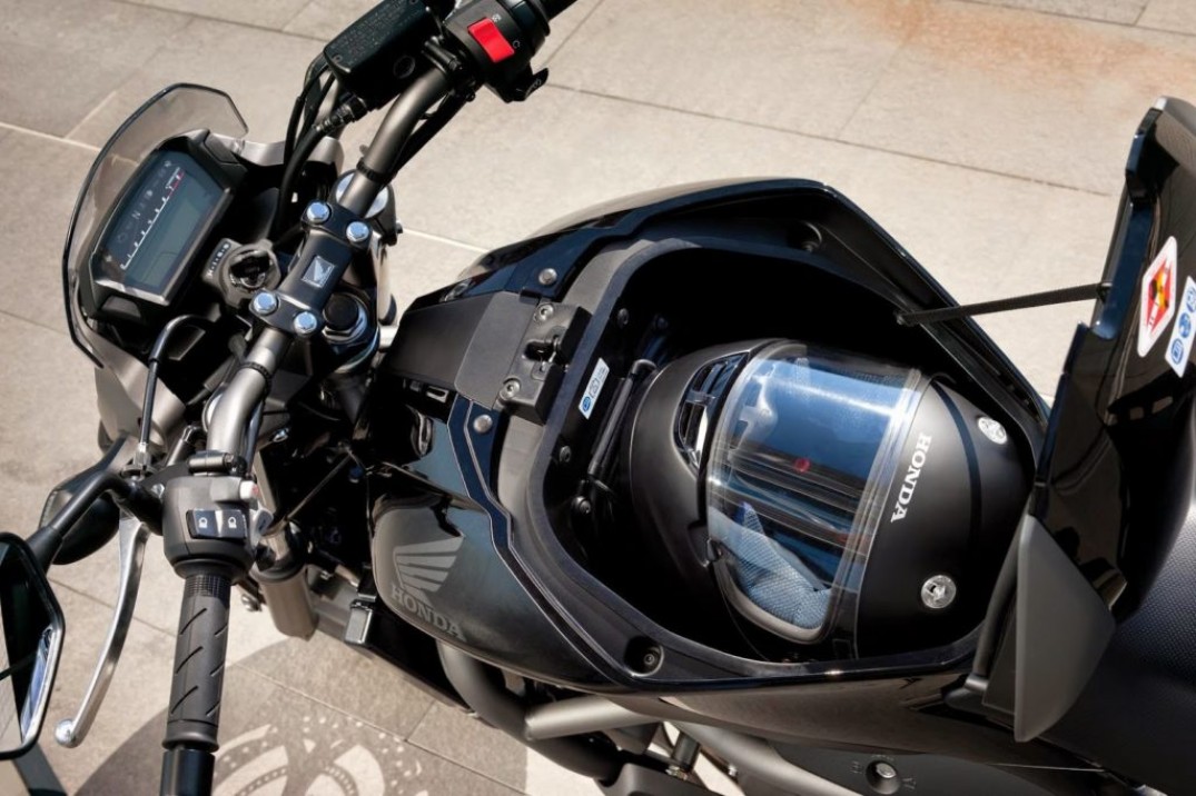 Марки мотоциклетных шлемов